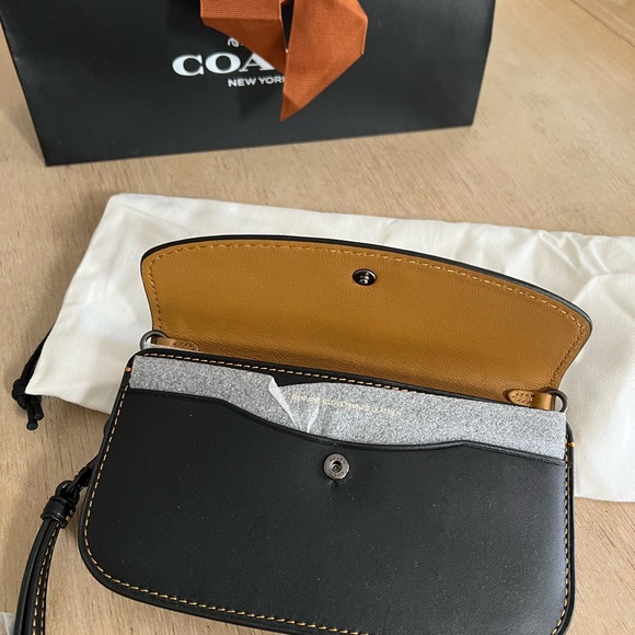 Coach Black Leather wristlet wallet - Picture 2 of 2